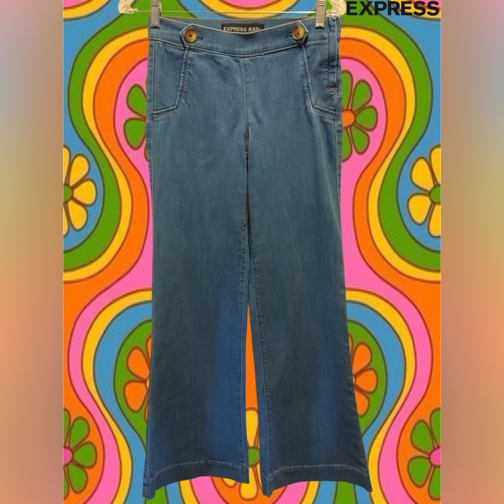 EXPRESS JEANS Mid-Rise Wide Leg Flare Jeans w/Buttons Size 0 70s-Inspired Hippie